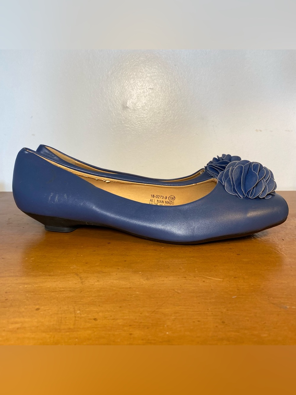 Comfortview Women's Size 12 Navy Blue Slip On Flats Shoes Flower Pom Pom
